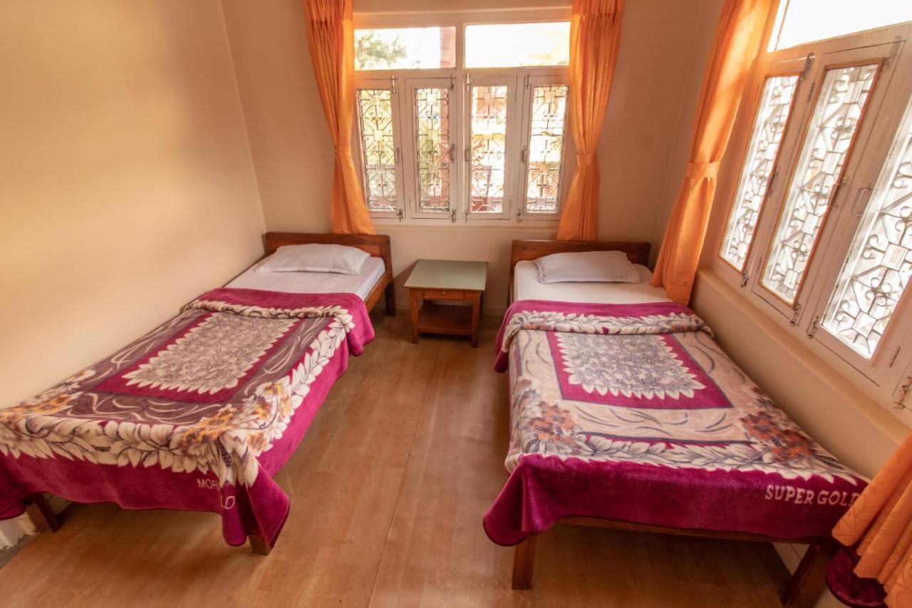 New Tourist Guest House โพคารา ภายนอก รูปภาพ