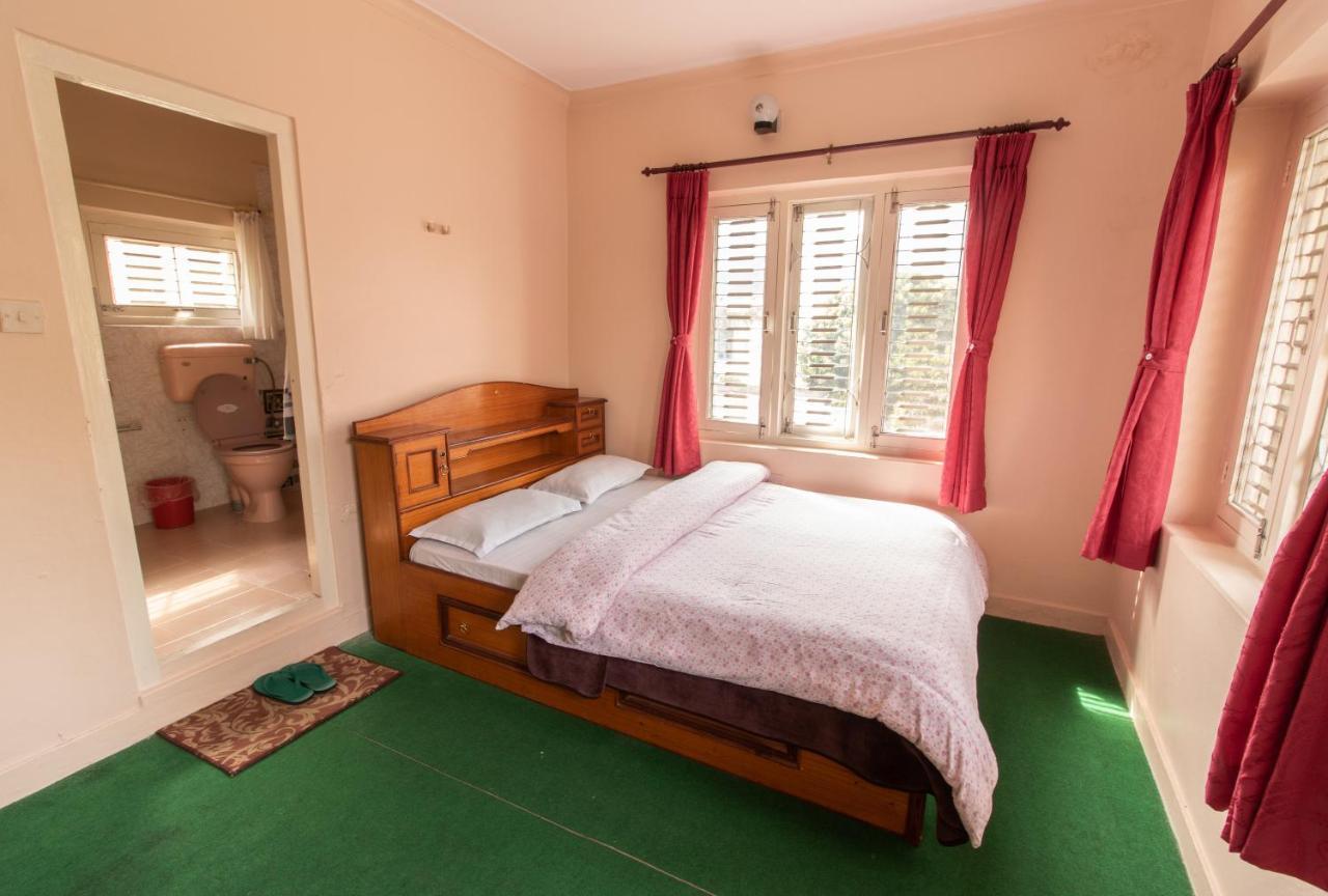 New Tourist Guest House โพคารา ภายนอก รูปภาพ