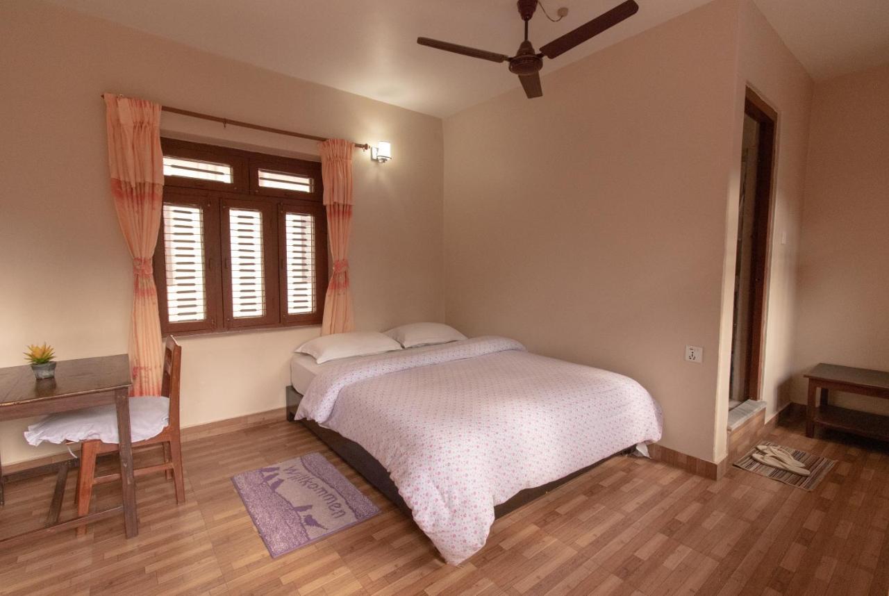 New Tourist Guest House โพคารา ภายนอก รูปภาพ