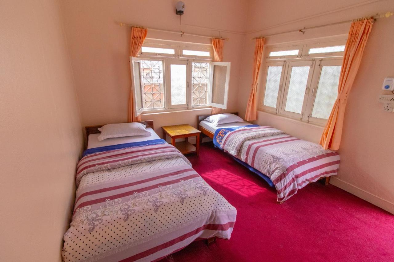 New Tourist Guest House โพคารา ภายนอก รูปภาพ