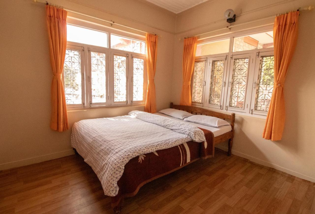 New Tourist Guest House โพคารา ภายนอก รูปภาพ